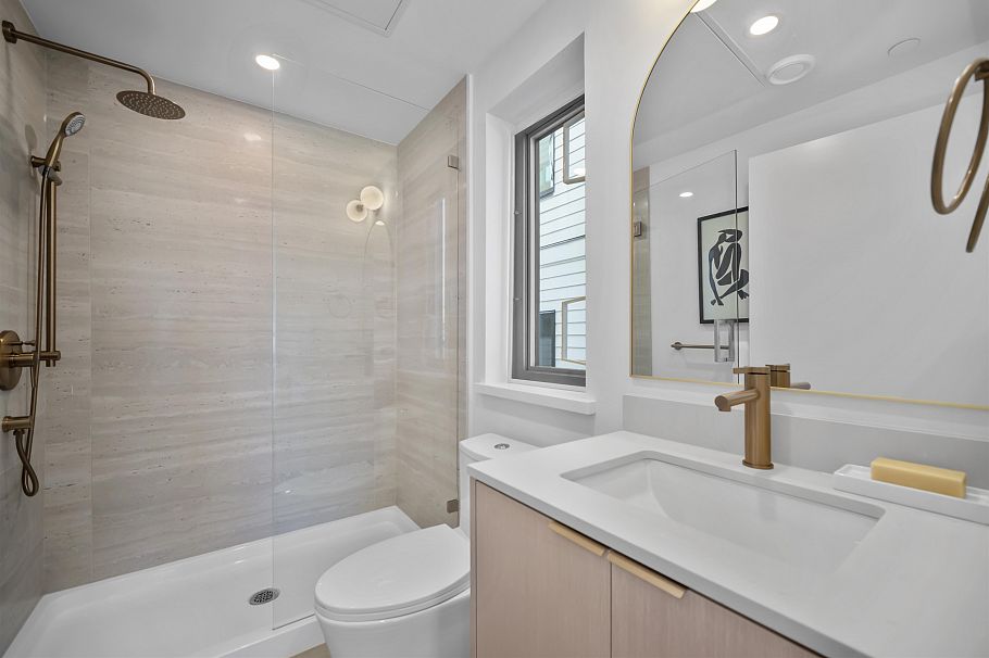 210 2339 E 34th Avenue Vancouver, BC - 6