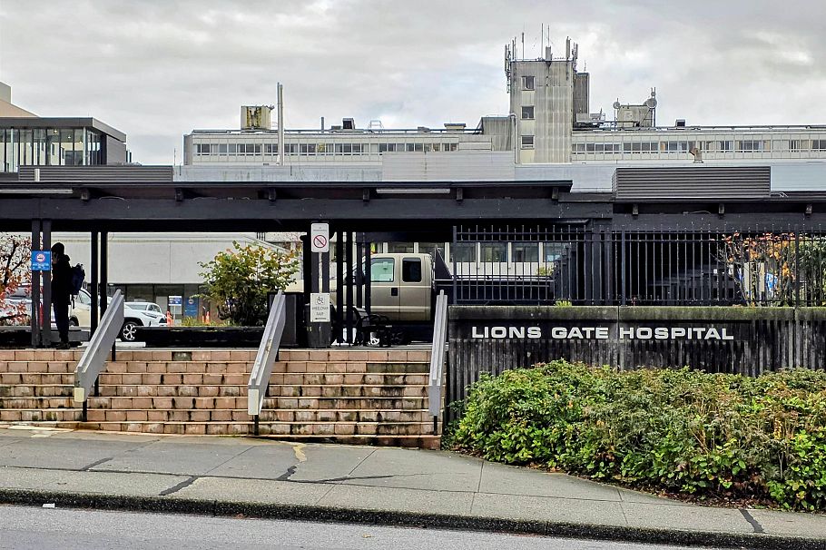 208 214 E 15th Street North Vancouver, BC - 6