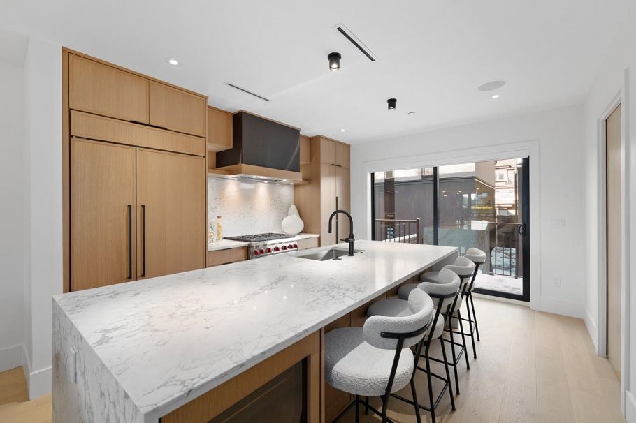 2505 W 37th Avenue Vancouver, BC - 10