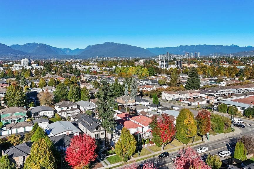 1 2447 E 41st Avenue Vancouver, BC - 38