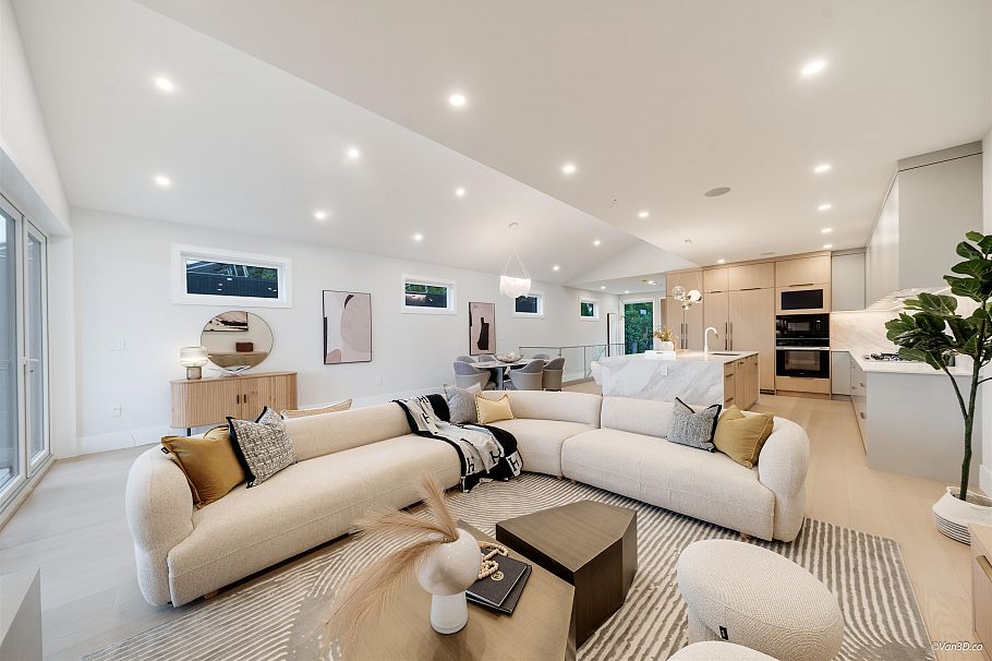 971 Adderley Street North Vancouver, BC - 14