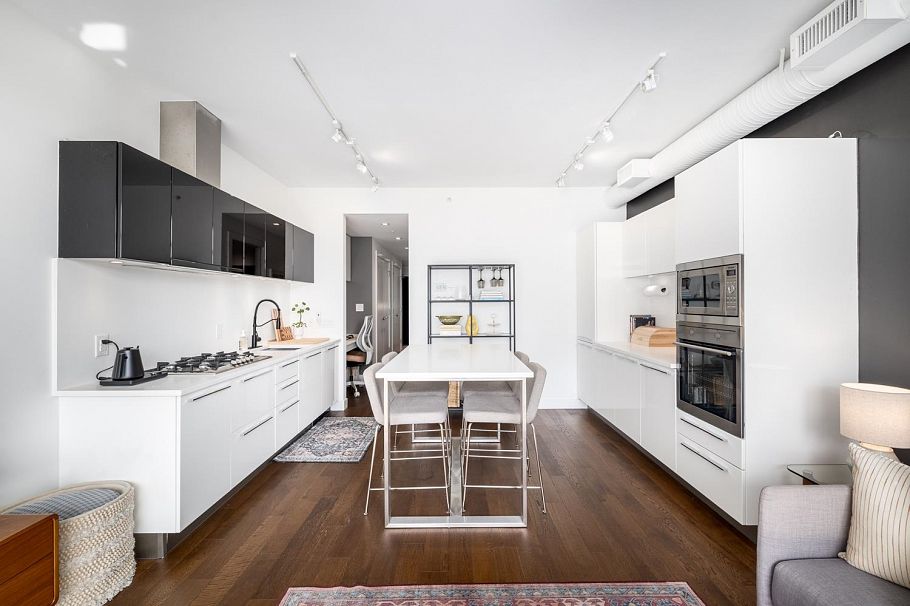 518 108 E 1st Avenue Vancouver, BC - 2