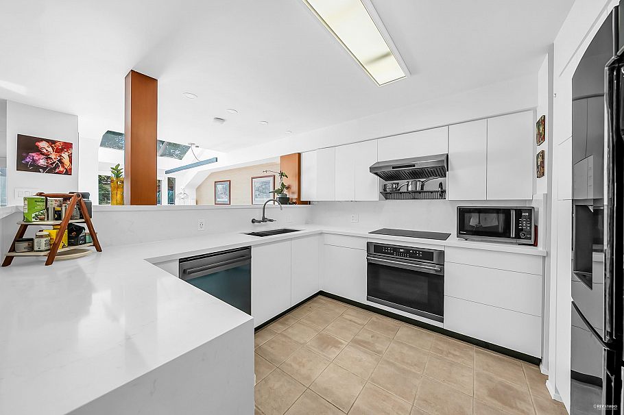 1106 Ironwork Passage Vancouver, BC - 16