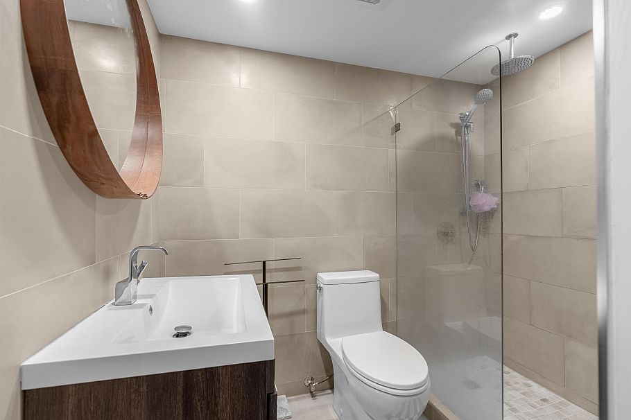 324 E 24th Street North Vancouver, BC - 28