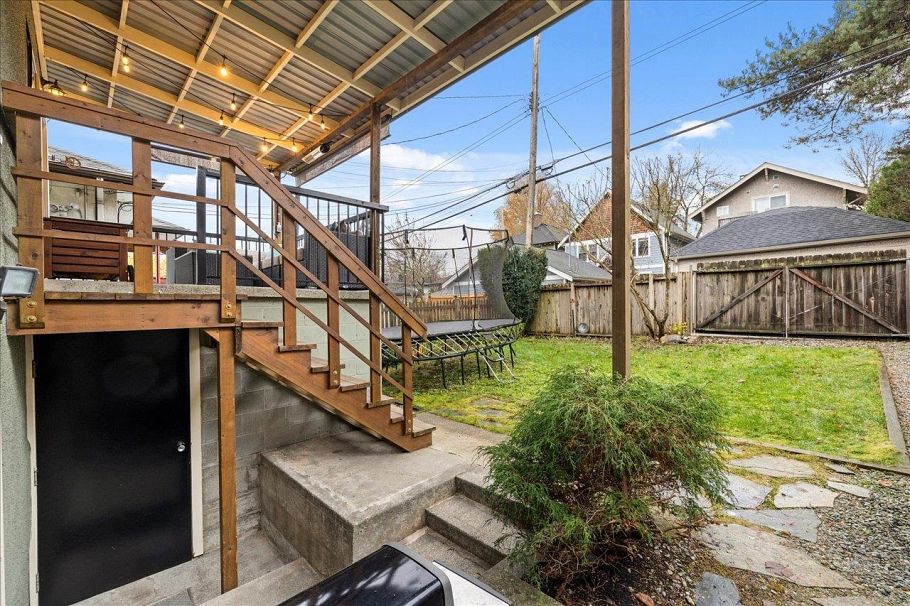 2029 Graveley Street Vancouver, BC - 29