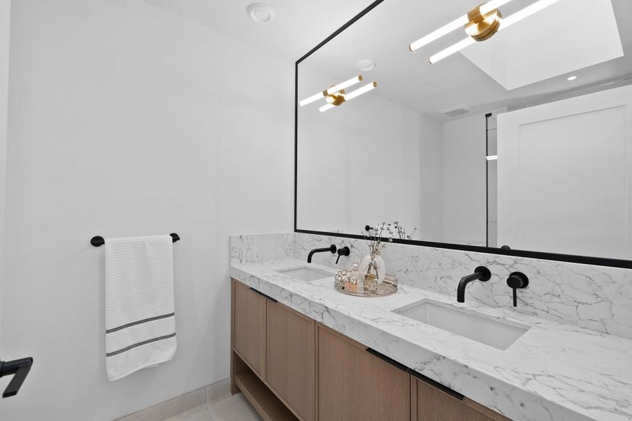 2505 W 37th Avenue Vancouver, BC - 19