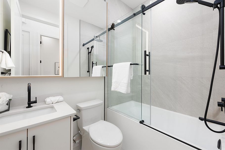 1 65 E King Edward Avenue Vancouver, BC - 17