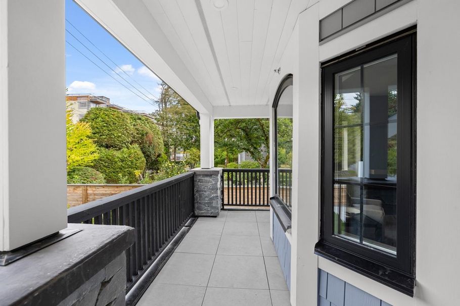 2436 W 49th Avenue Vancouver, BC - 32