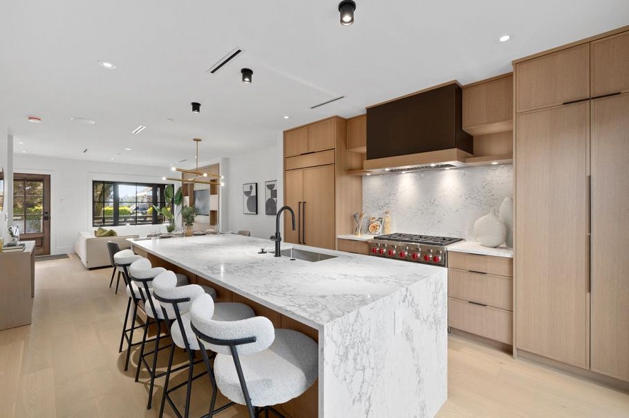 2505 W 37th Avenue Vancouver, BC - 9