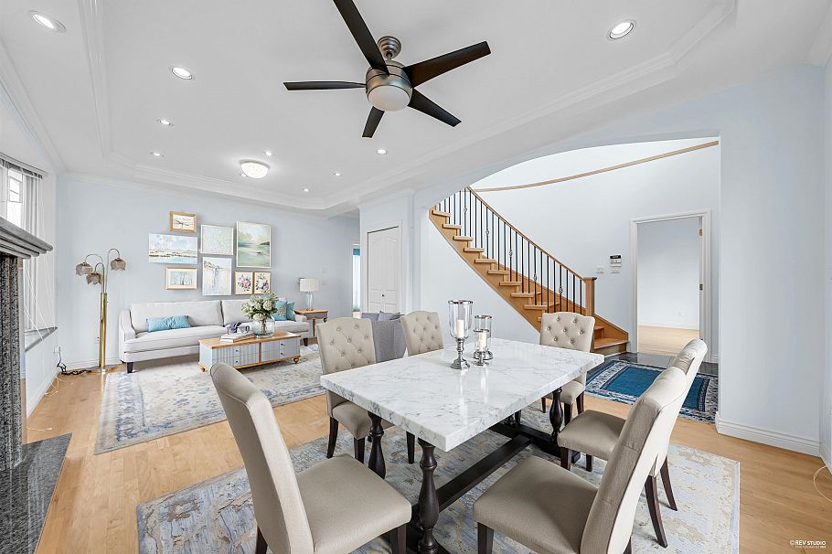 213 W 28th Street North Vancouver, BC - 2