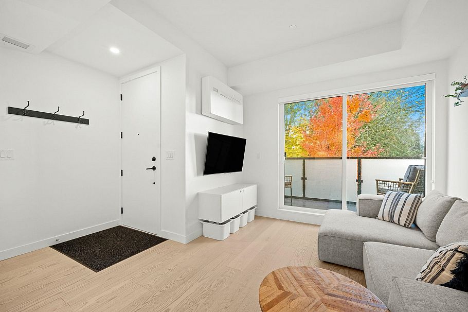 107 650 E 2nd Street North Vancouver, BC - 1