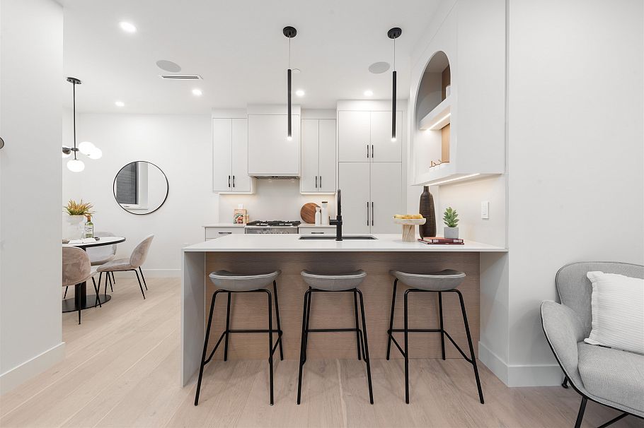 1 65 E King Edward Avenue Vancouver, BC - 6