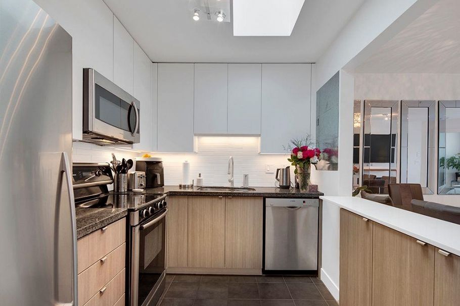 411 108 W Esplanade Avenue North Vancouver, BC - 11