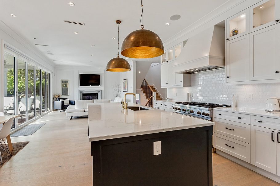 345 E 20th Street North Vancouver, BC - 11