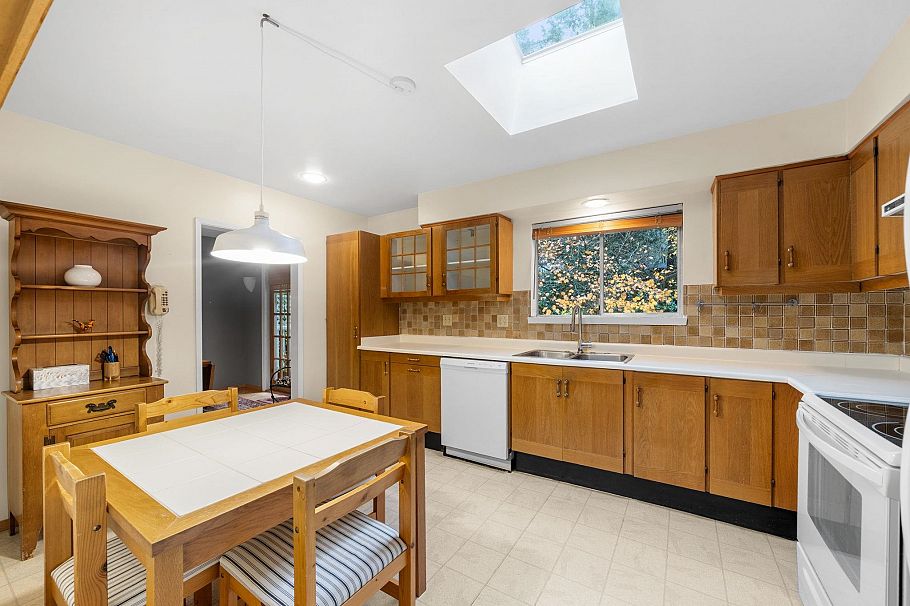 2086 Tompkins Crescent North Vancouver, BC - 11