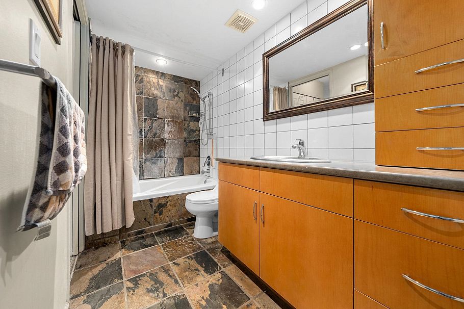 6 230 W 15th Street North Vancouver, BC - 26