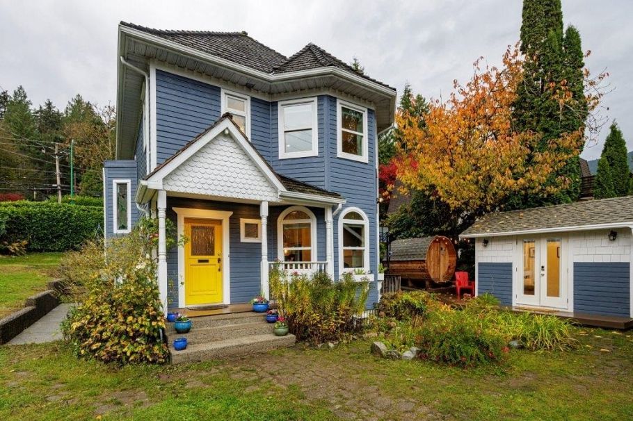 1806 Deep Cove Road North Vancouver, BC - 1