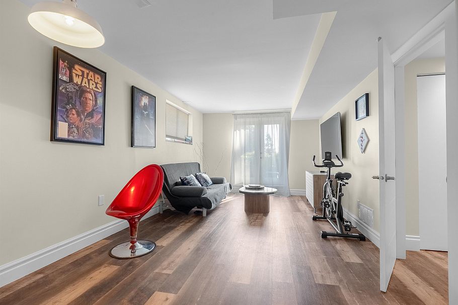 324 E 24th Street North Vancouver, BC - 27