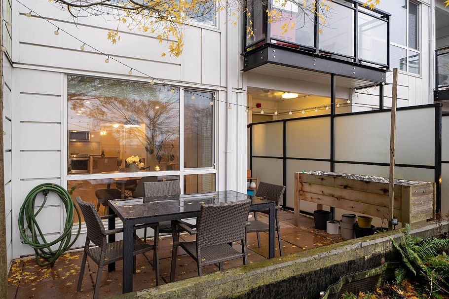 209 233 Kingsway Vancouver, BC - 2