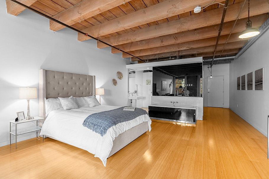 315 55 E Cordova Street Vancouver, BC - 3