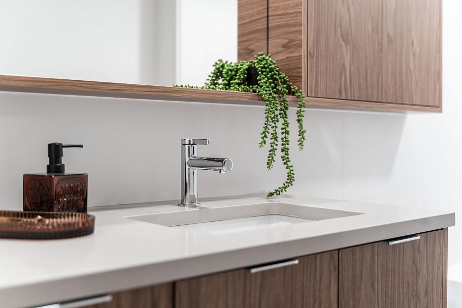 204 2419 Grant Street Vancouver, BC - 24