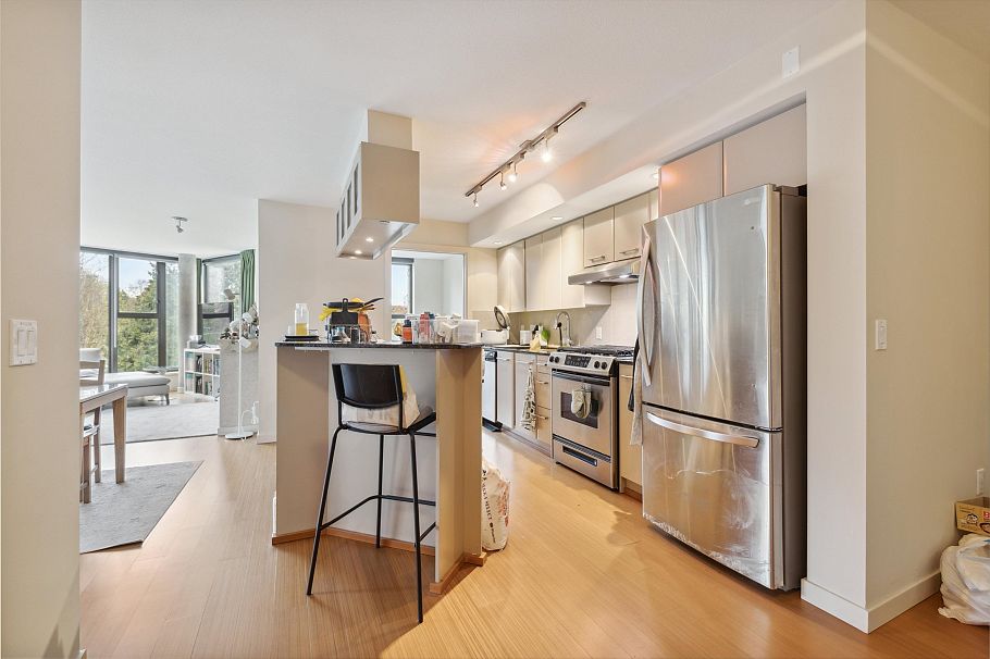 501 683 Victoria Park West North Vancouver, BC - 18