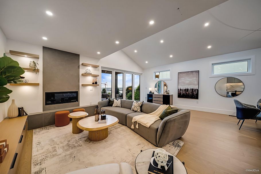 973 Adderley Street North Vancouver, BC - 18