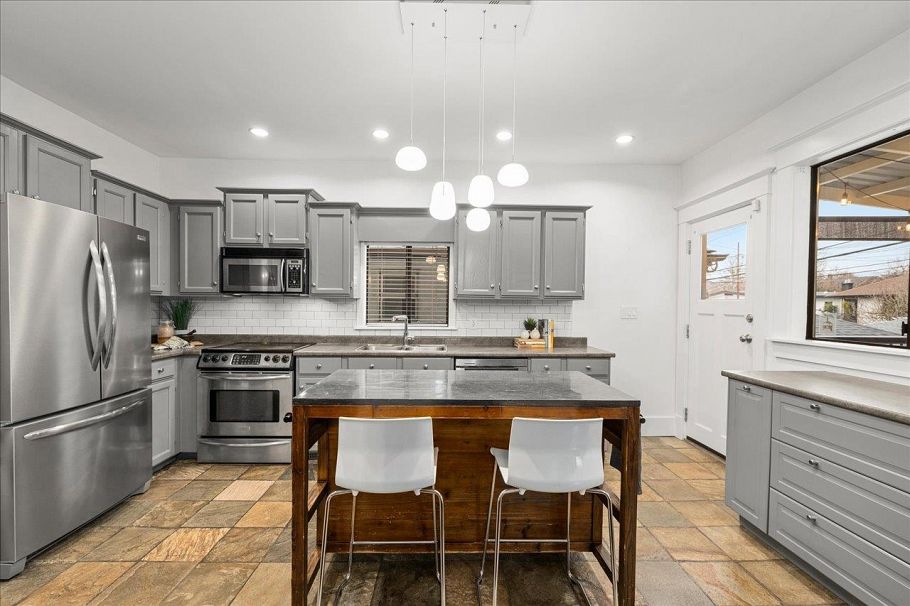 2029 Graveley Street Vancouver, BC - 12