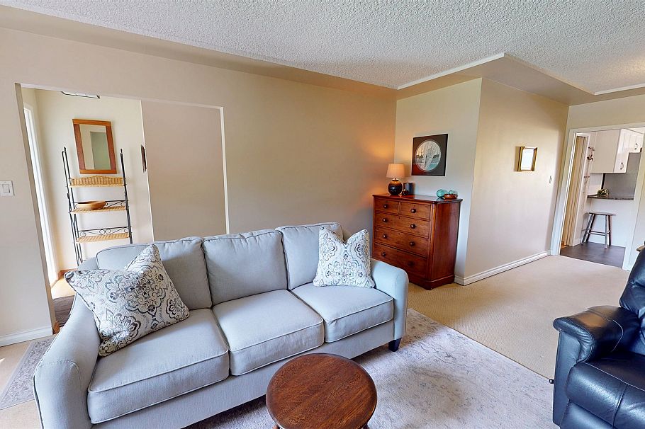 483 E 31st Avenue Vancouver, BC - 4