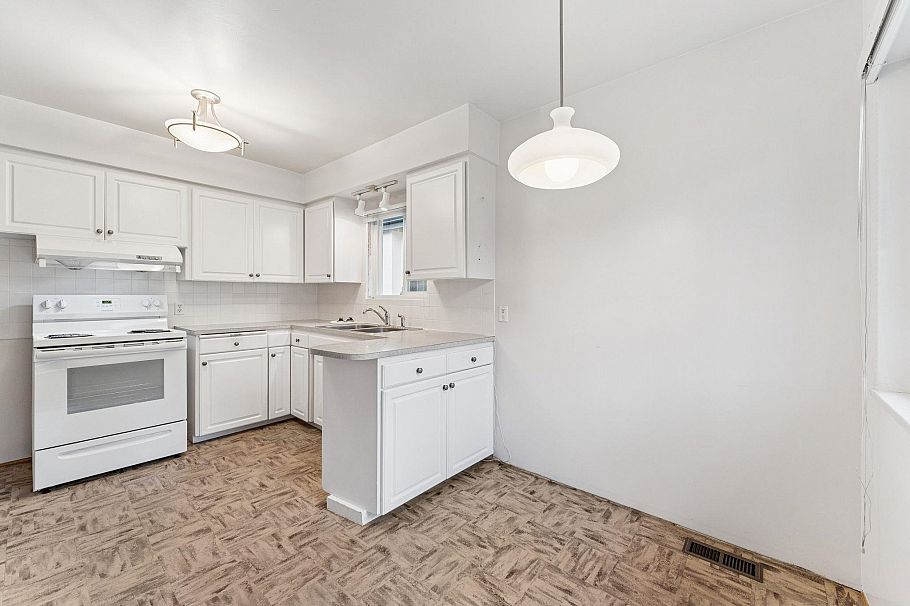 1521 E 64th Avenue Vancouver, BC - 10