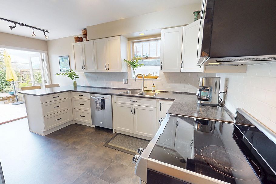 483 E 31st Avenue Vancouver, BC - 7