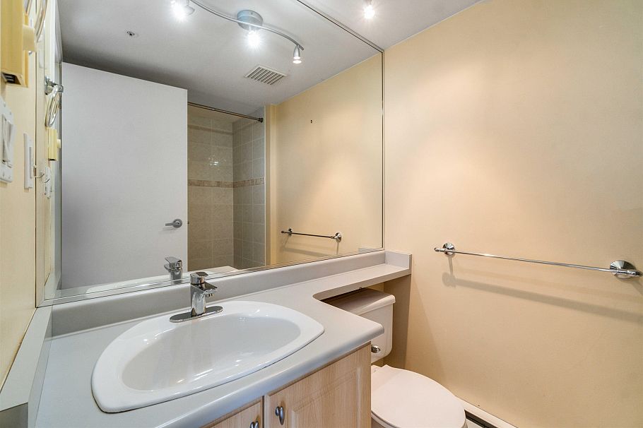 1002 2121 W 38th Avenue Vancouver, BC - 17