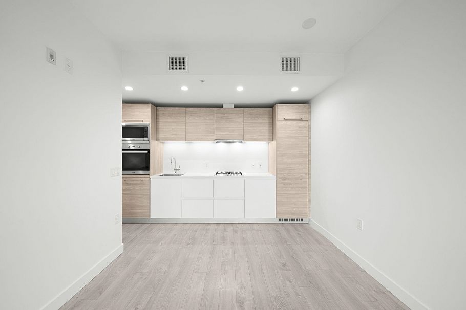 301 523 W King Edward Avenue Vancouver, BC - 3