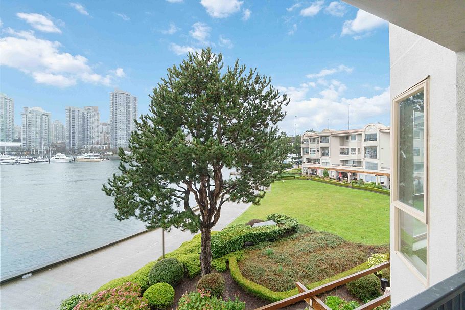 311 1859 Spyglass Place Vancouver, BC - 3