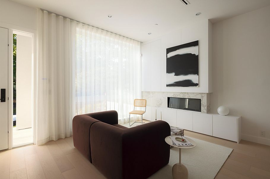 3422 Pandora Street Vancouver, BC - 3