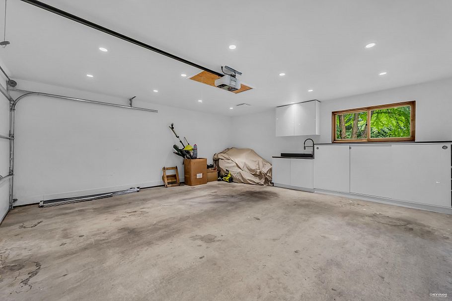 2901 Allan Road North Vancouver, BC - 27