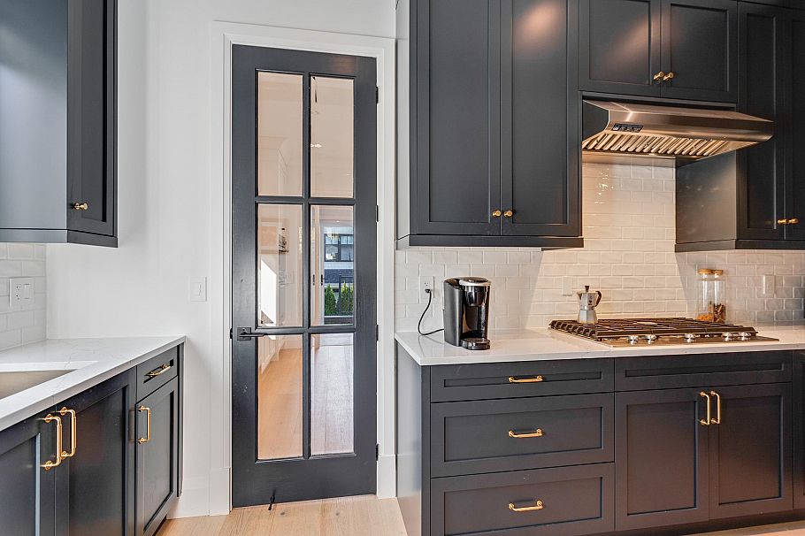 345 E 20th Street North Vancouver, BC - 17