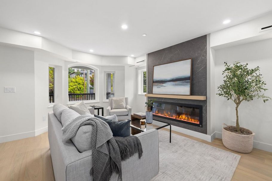 2436 W 49th Avenue Vancouver, BC - 5