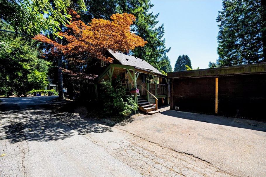 1061 Gladwin Drive North Vancouver, BC - 3