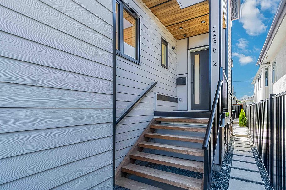 2 2658 Dundas Street Vancouver, BC - 2