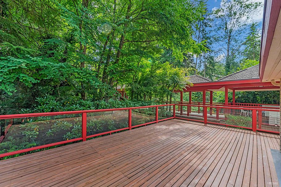 2901 Allan Road North Vancouver, BC - 32