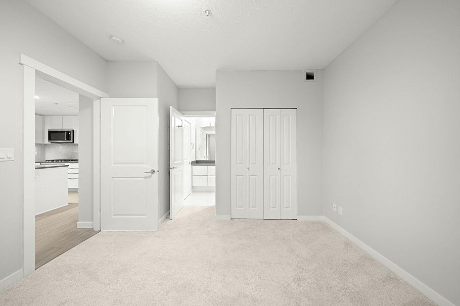 301 2632 Library Lane North Vancouver, BC - 7