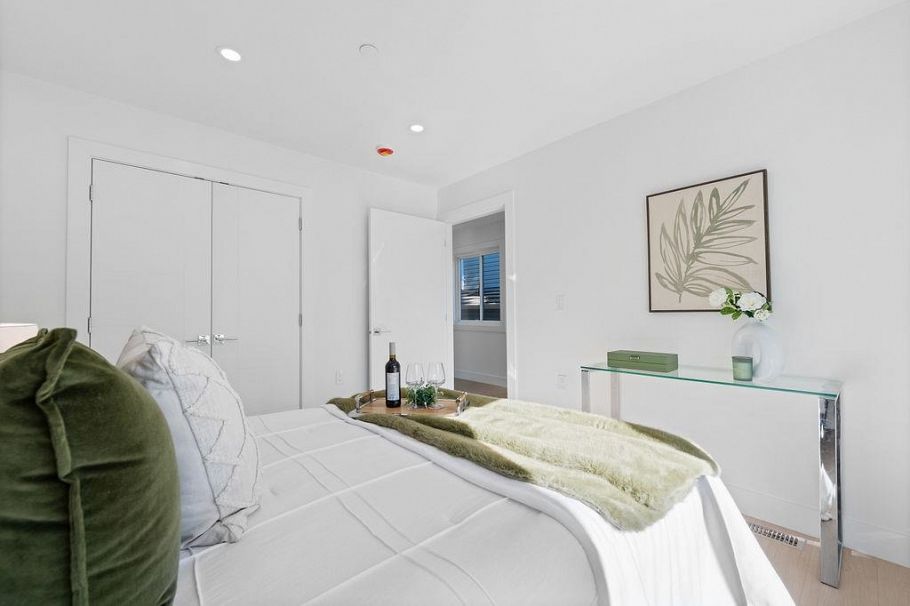 1 2447 E 41st Avenue Vancouver, BC - 25