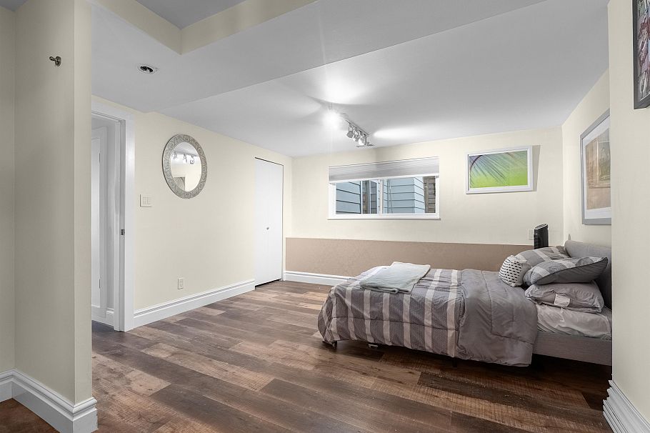 324 E 24th Street North Vancouver, BC - 22