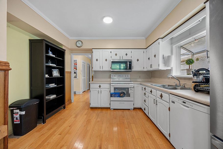 4054 W 31st Avenue Vancouver, BC - 5