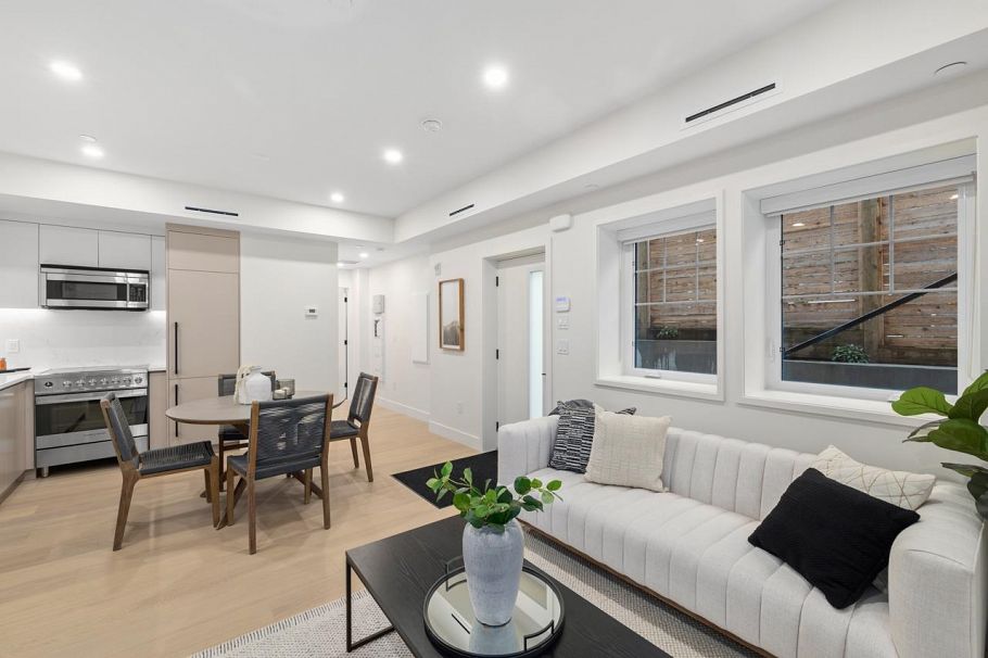 2432 W 49th Avenue Vancouver, BC - 4