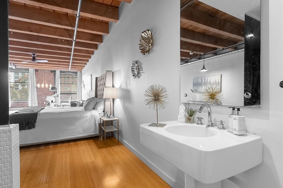 315 55 E Cordova Street Vancouver, BC - 4