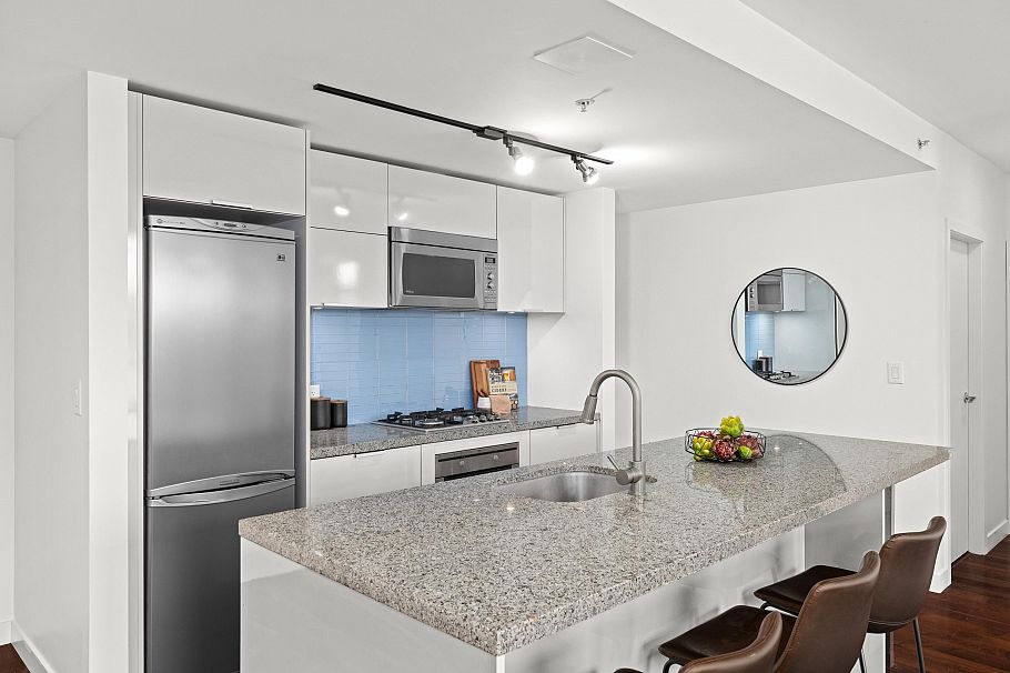 3501 128 W Cordova Street Vancouver, BC - 4