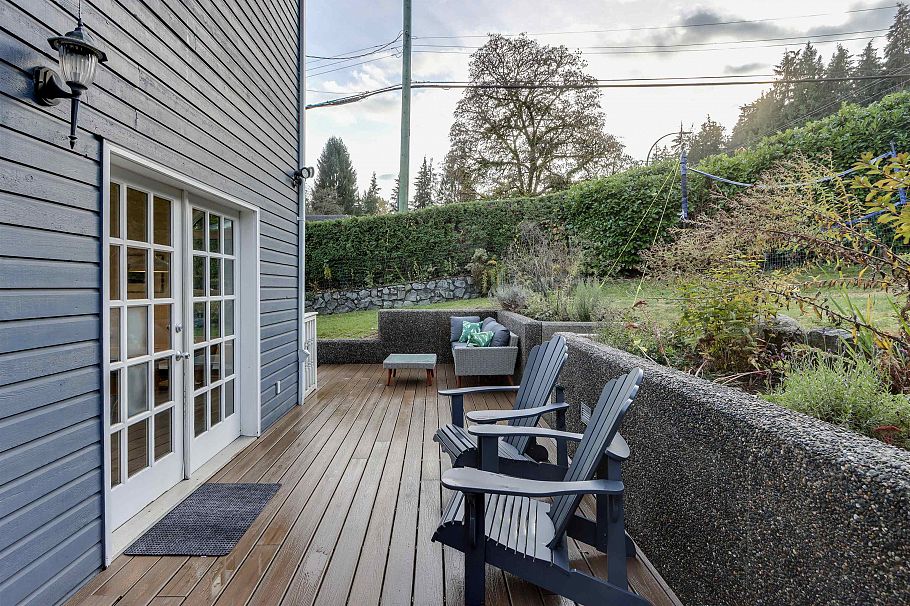 1806 Deep Cove Road North Vancouver, BC - 30