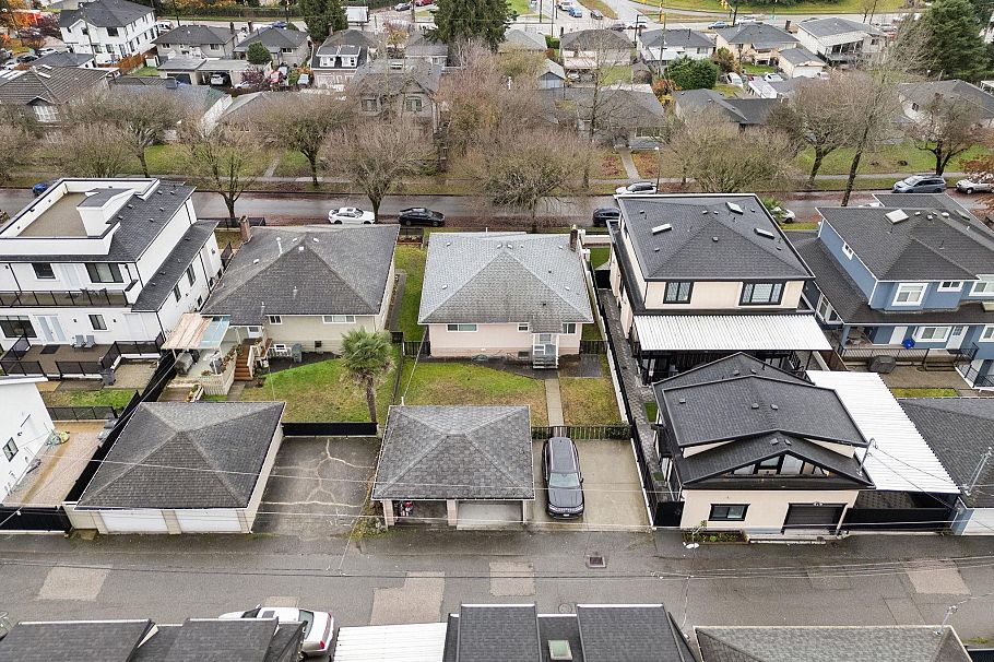 1521 E 64th Avenue Vancouver, BC - 37